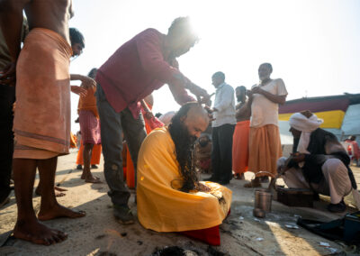 Sadhus are getting a haircut in a ritual before becoming Naga Sadhu. At every Kumbh, thousands of devotees are initiated into the reclusive sect of the Naga Sadhus — naked, ash-smeared cannabis-smoking Hindu ascetics and onetime-armed defenders of the faith who for centuries have lived in jungles and caves. Performed by senior priests, the elaborate process of initiation comprises five rituals, starting with the shaving of heads and beards, ritual offering of saffron robes, wearing prayer beads, applying ash on the body and giving up their last piece of clothing. After a purifying bath in the river and a prayer ceremony, the sadhus have to perform “Pind Dan,” a Hindu funeral ritual to pay homage to their ancestors for the salvation of their souls. “They will consider themselves dead, and only their soul will live on. They will pronounce themselves dead even while living,” said Santosh Mishra, a 50-year-old priest of the Juna Akhara.